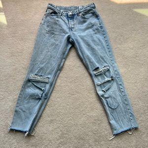 Distressed low waist boyfriend jeans